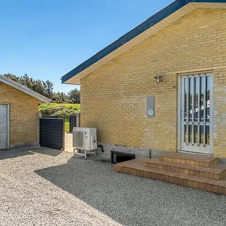 Nayeli - 275m From The Sea By Interhome